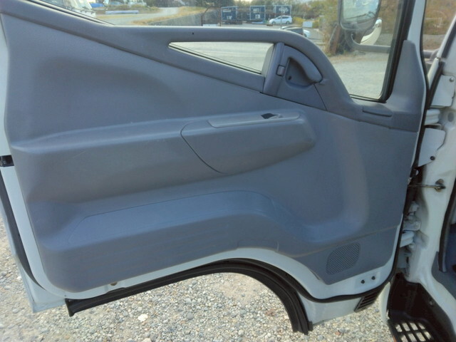 三菱ふそうキャンターコンテナ専用車小型（2t・3t）[写真20]