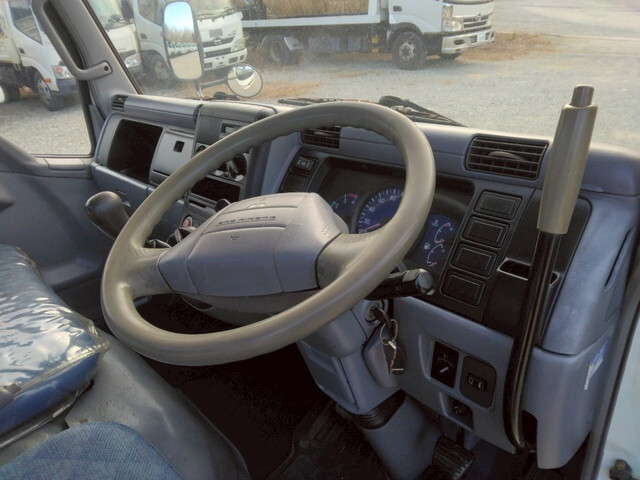 三菱ふそうキャンターコンテナ専用車小型（2t・3t）[写真26]