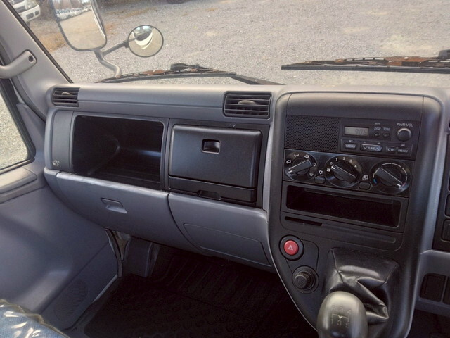 三菱ふそうキャンターコンテナ専用車小型（2t・3t）[写真32]