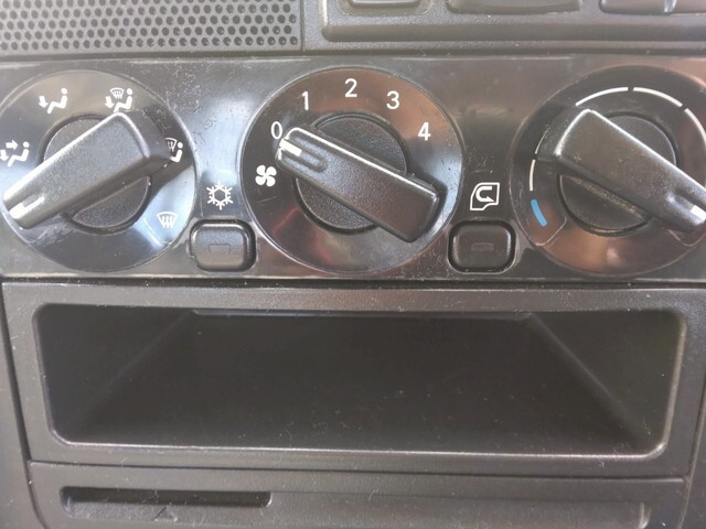 三菱ふそうキャンターコンテナ専用車小型（2t・3t）[写真34]