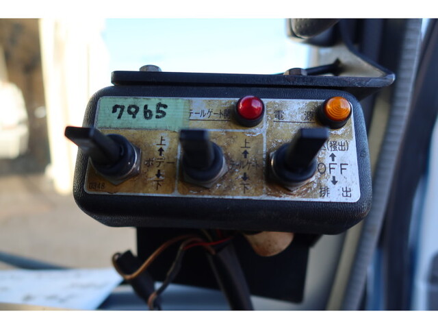 いすゞエルフパッカー車（塵芥車）小型（2t・3t）[写真32]