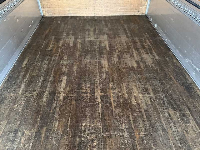 いすゞフォワードアルミバン増トン（6t・8t）[写真17]