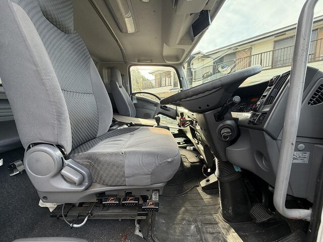 いすゞフォワードアルミバン増トン（6t・8t）[写真31]