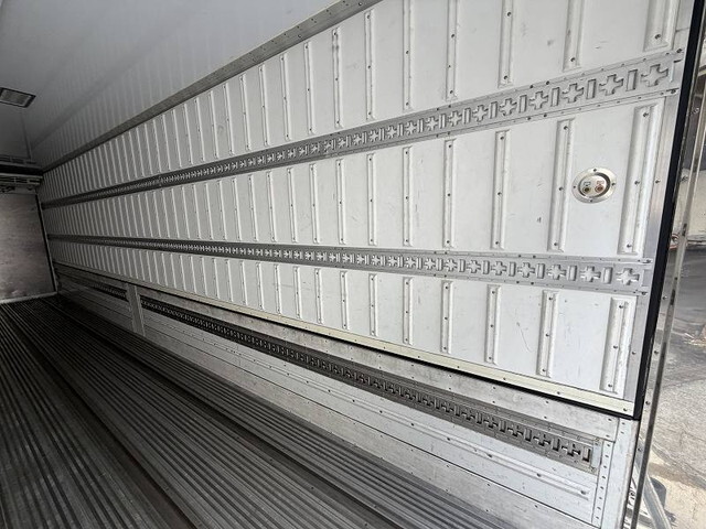 三菱ふそうスーパーグレートアルミウイング大型（10t）[写真14]