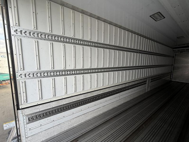 三菱ふそうスーパーグレートアルミウイング大型（10t）[写真15]