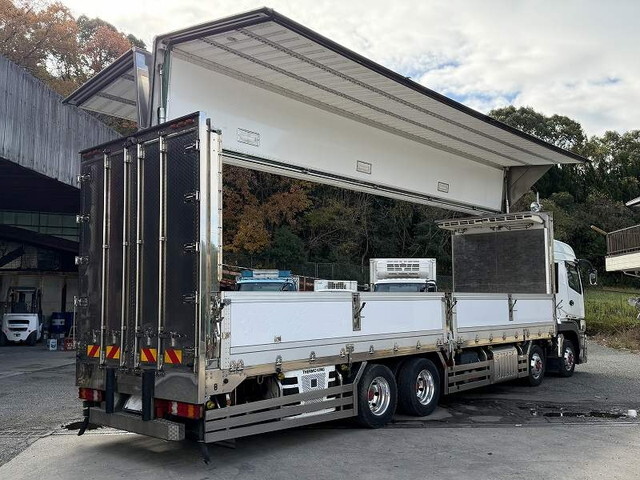 三菱ふそうスーパーグレートアルミウイング大型（10t）[写真02]