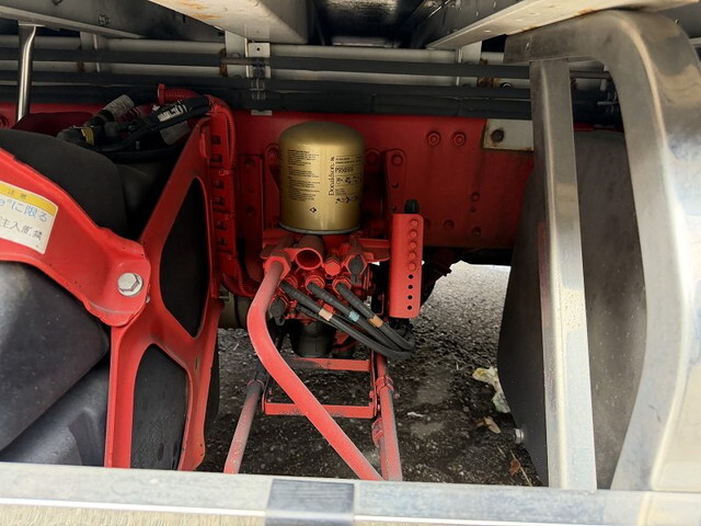 三菱ふそうスーパーグレートアルミウイング大型（10t）[写真24]