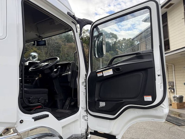 三菱ふそうスーパーグレートアルミウイング大型（10t）[写真30]