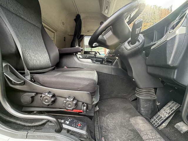 三菱ふそうスーパーグレートアルミウイング大型（10t）[写真31]