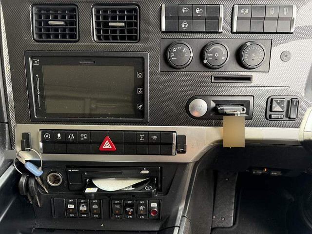 三菱ふそうスーパーグレートアルミウイング大型（10t）[写真33]