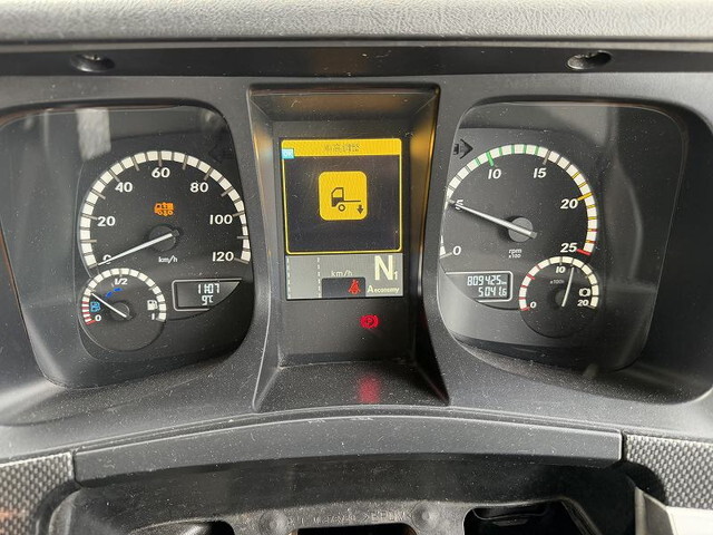 三菱ふそうスーパーグレートアルミウイング大型（10t）[写真35]