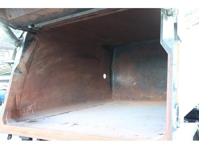 日野デュトロパッカー車（塵芥車）小型（2t・3t）[写真15]