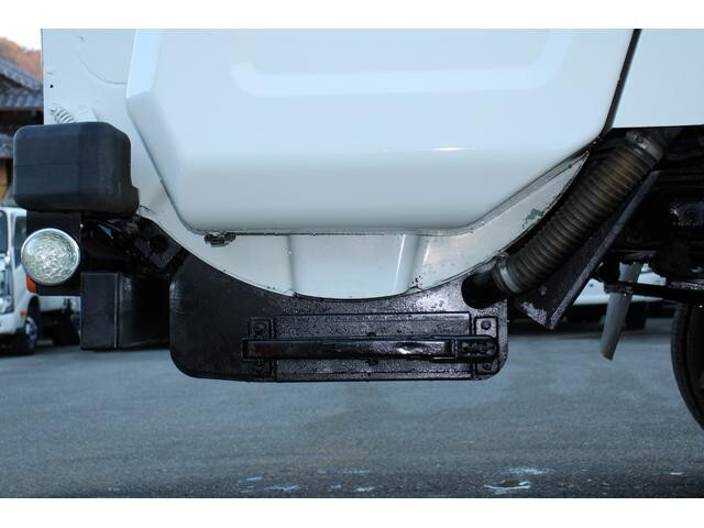 日野デュトロパッカー車（塵芥車）小型（2t・3t）[写真24]