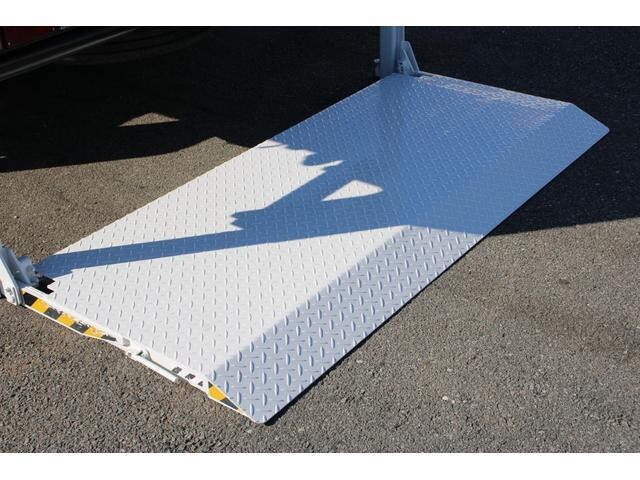 いすゞエルフ平ボディ小型（2t・3t）[写真17]