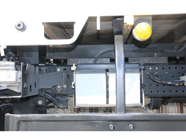 いすゞエルフ平ボディ小型（2t・3t）[写真18]