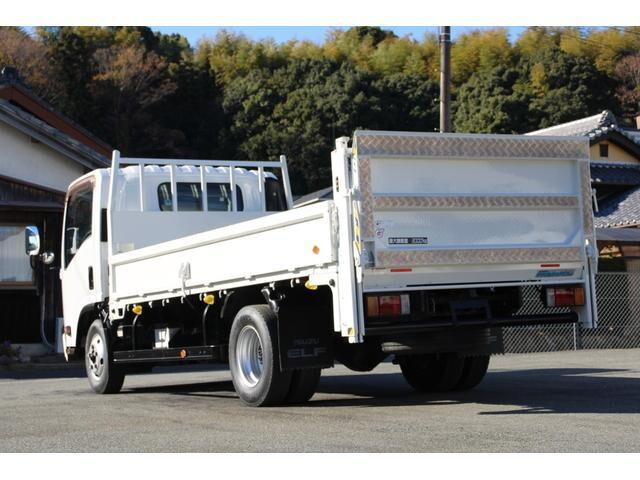 いすゞエルフ平ボディ小型（2t・3t）[写真02]