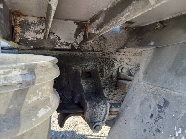 いすゞフォワードミキサー車（コンクリートミキサー）増トン（6t・8t）[写真18]