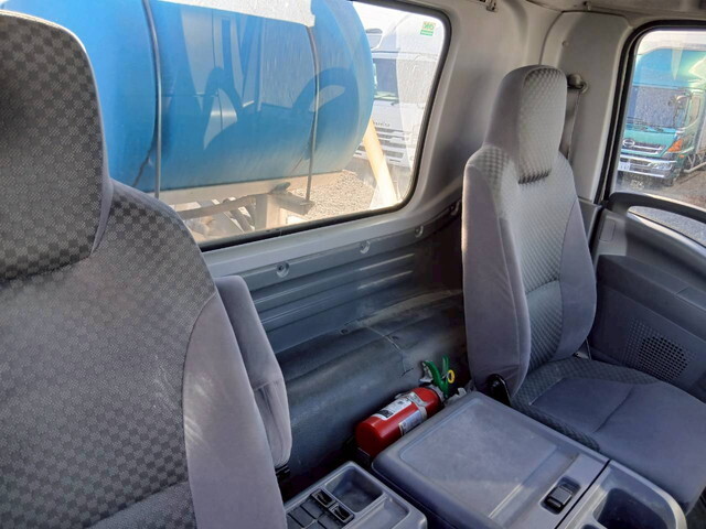 いすゞフォワードミキサー車（コンクリートミキサー）増トン（6t・8t）[写真24]