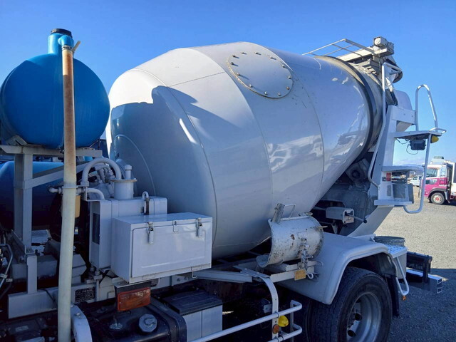 いすゞフォワードミキサー車（コンクリートミキサー）増トン（6t・8t）[写真06]