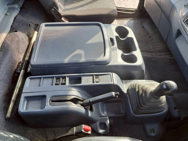 日野レンジャー平ボディ増トン（6t・8t）[写真13]