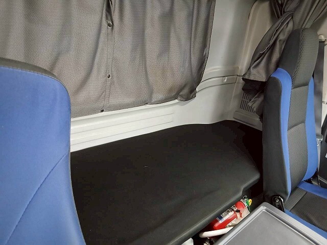 いすゞギガアルミウイング大型（10t）[写真17]