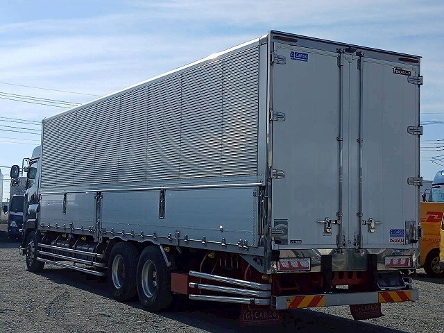 いすゞギガアルミウイング大型（10t）[写真02]