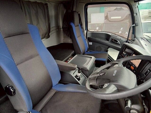 いすゞギガアルミウイング大型（10t）[写真25]