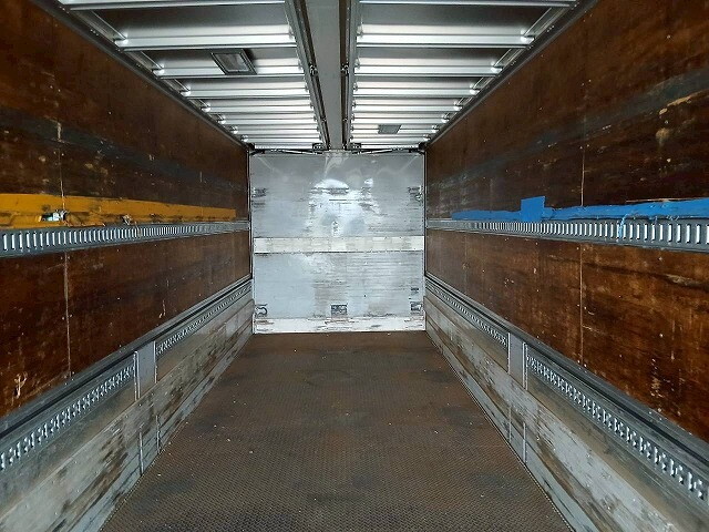 いすゞギガアルミウイング大型（10t）[写真26]