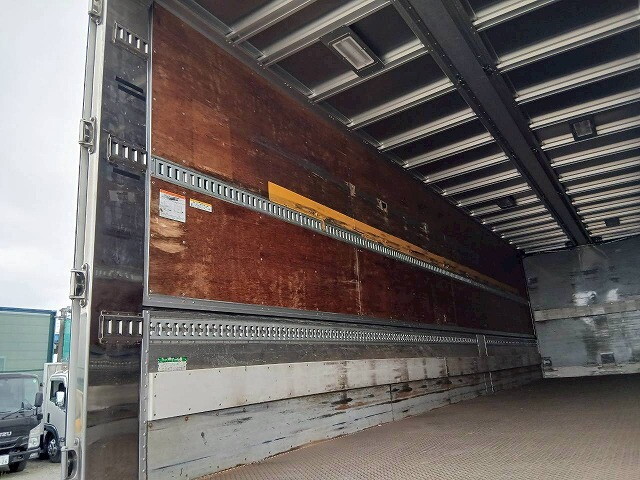 いすゞギガアルミウイング大型（10t）[写真27]