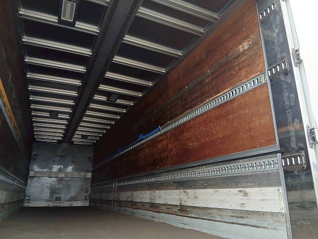 いすゞギガアルミウイング大型（10t）[写真28]