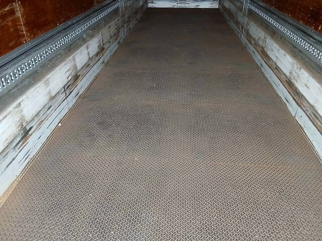 いすゞギガアルミウイング大型（10t）[写真29]