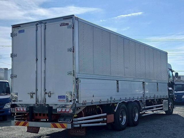 いすゞギガアルミウイング大型（10t）[写真03]