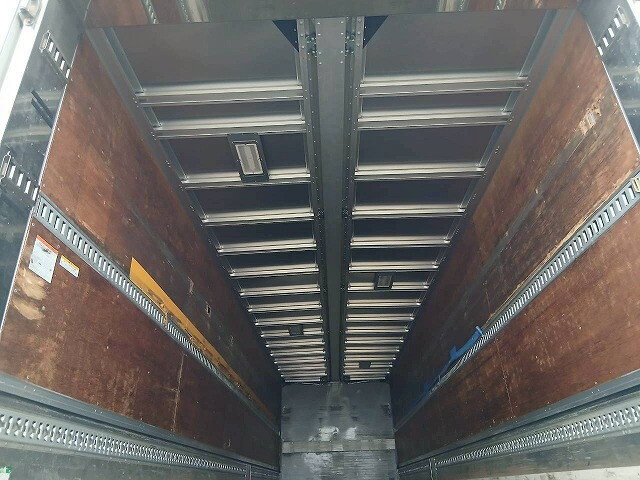 いすゞギガアルミウイング大型（10t）[写真30]