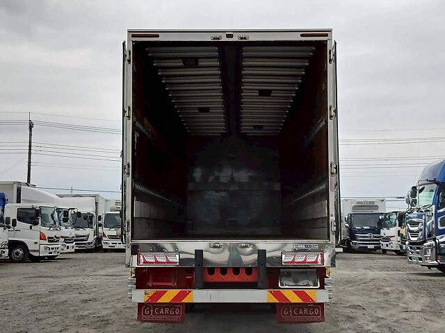 いすゞギガアルミウイング大型（10t）[写真31]