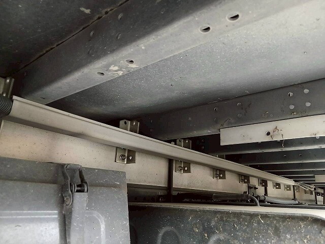 いすゞフォワードアルミウイング中型（4t）[写真10]