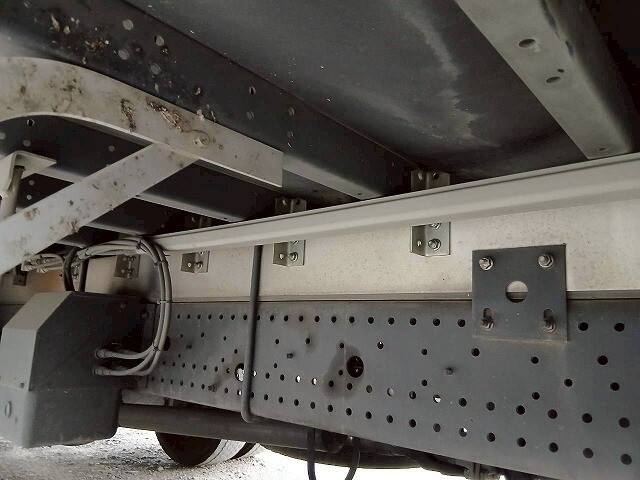 いすゞフォワードアルミウイング中型（4t）[写真16]