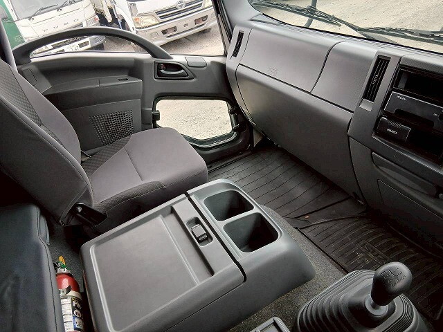 いすゞフォワードアルミウイング中型（4t）[写真24]