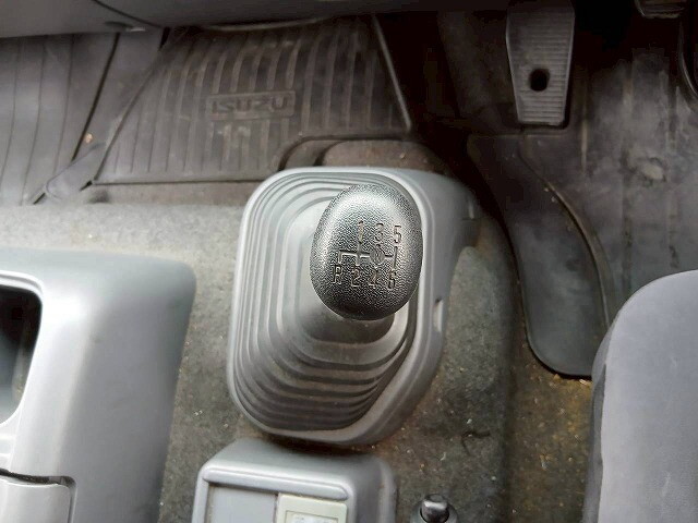 いすゞフォワードアルミウイング中型（4t）[写真25]