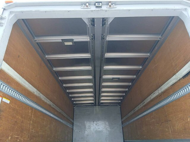 いすゞフォワードアルミウイング中型（4t）[写真38]