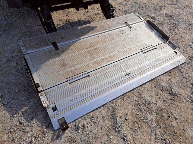 いすゞエルフ冷凍車（冷蔵車）小型（2t・3t）[写真22]