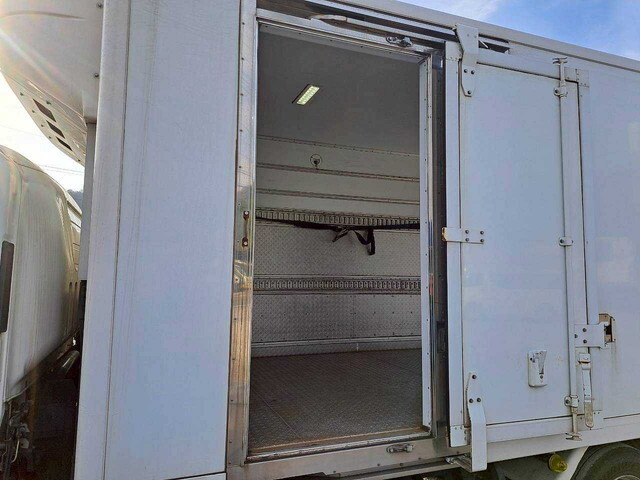 いすゞエルフ冷凍車（冷蔵車）小型（2t・3t）[写真30]