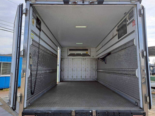 いすゞエルフ冷凍車（冷蔵車）小型（2t・3t）[写真31]