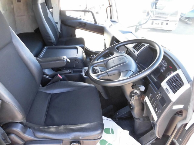 三菱ふそうファイターアルミブロック中型（4t）[写真14]