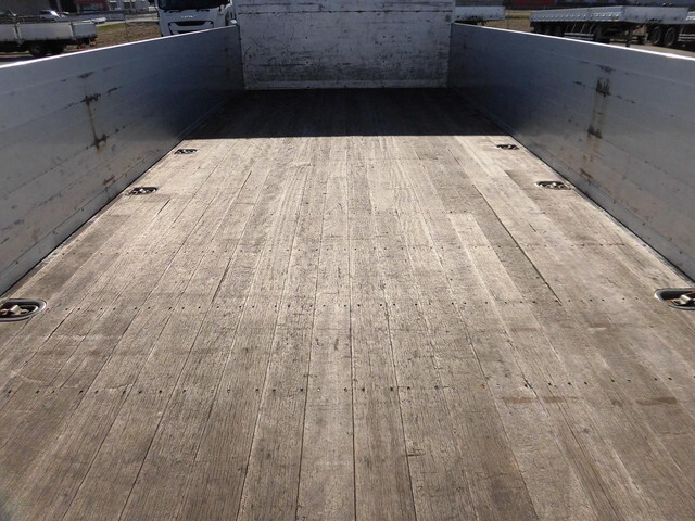 三菱ふそうファイターアルミブロック中型（4t）[写真08]