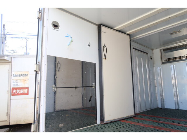 いすゞエルフ冷凍車（冷蔵車）小型（2t・3t）[写真10]