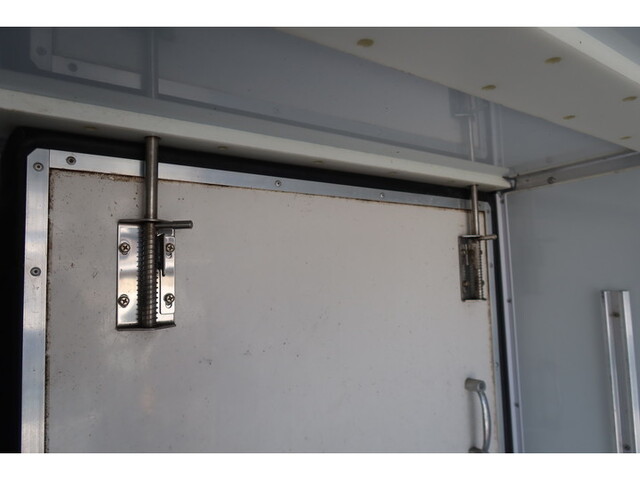 いすゞエルフ冷凍車（冷蔵車）小型（2t・3t）[写真13]