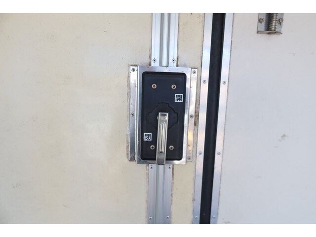 いすゞエルフ冷凍車（冷蔵車）小型（2t・3t）[写真15]