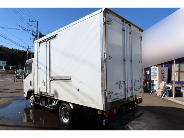 いすゞエルフ冷凍車（冷蔵車）小型（2t・3t）[写真02]