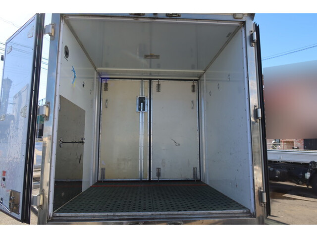 いすゞエルフ冷凍車（冷蔵車）小型（2t・3t）[写真07]
