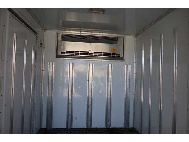 いすゞエルフ冷凍車（冷蔵車）小型（2t・3t）[写真08]